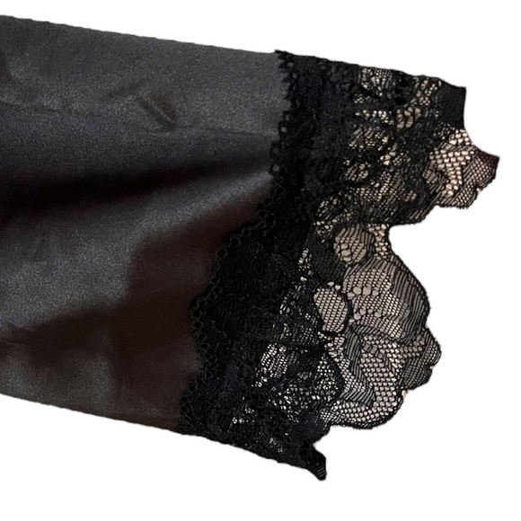 Rhonda Shear Black Satin and Lace Kimono Robe - Picture 4 of 14